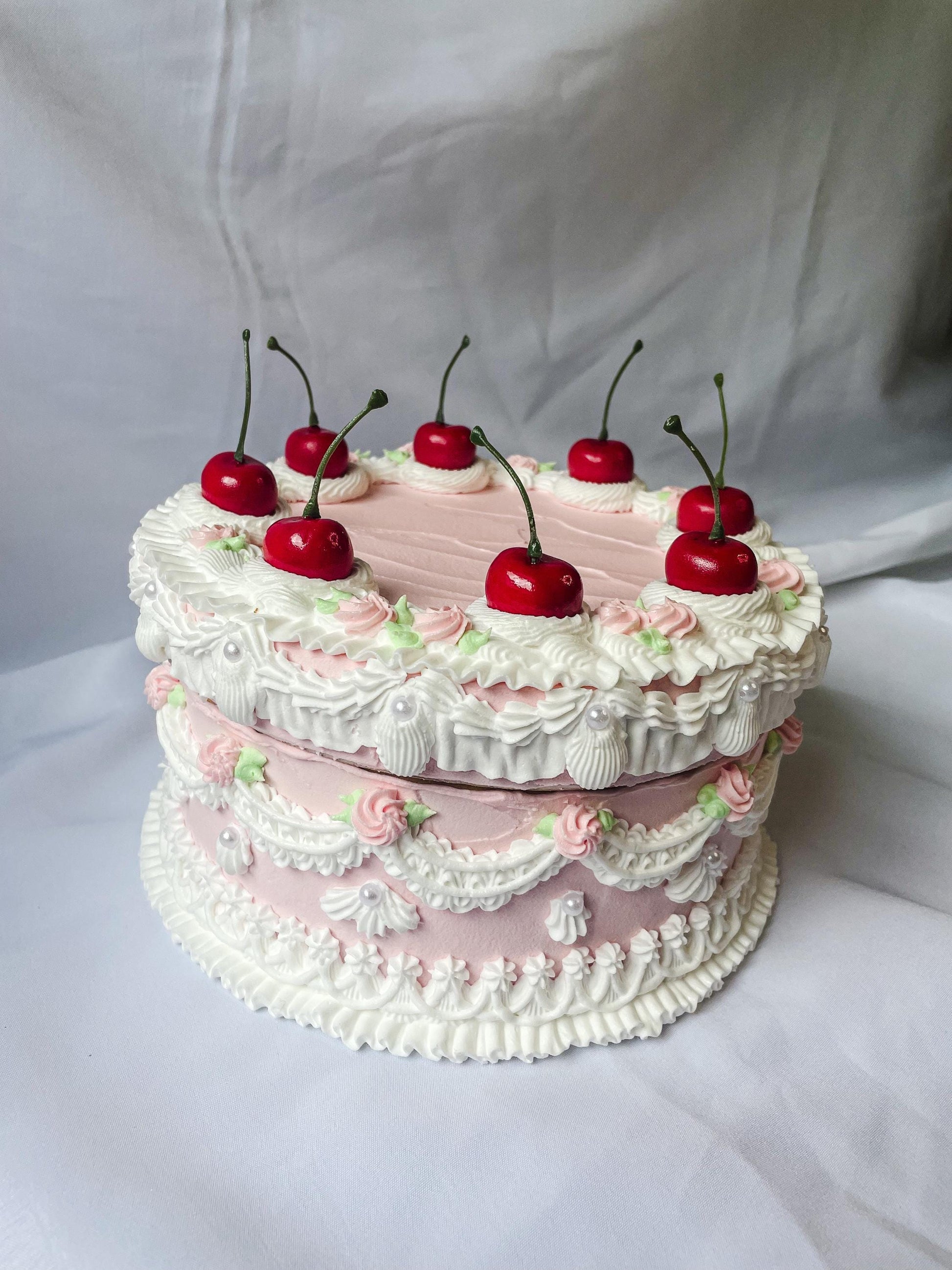 Lambeth Style Pink and White Fake Cake Box