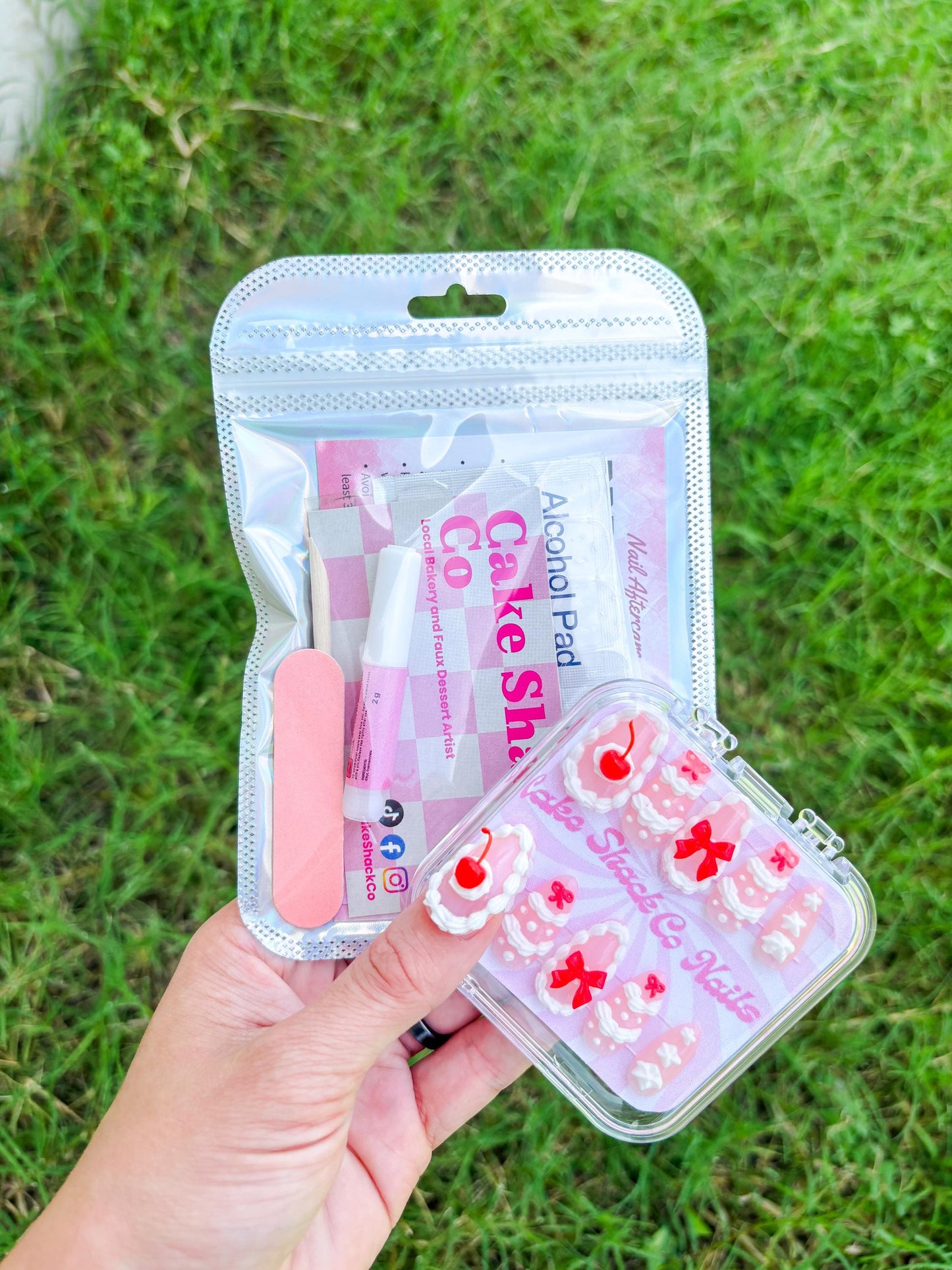Cake Press-On Nails