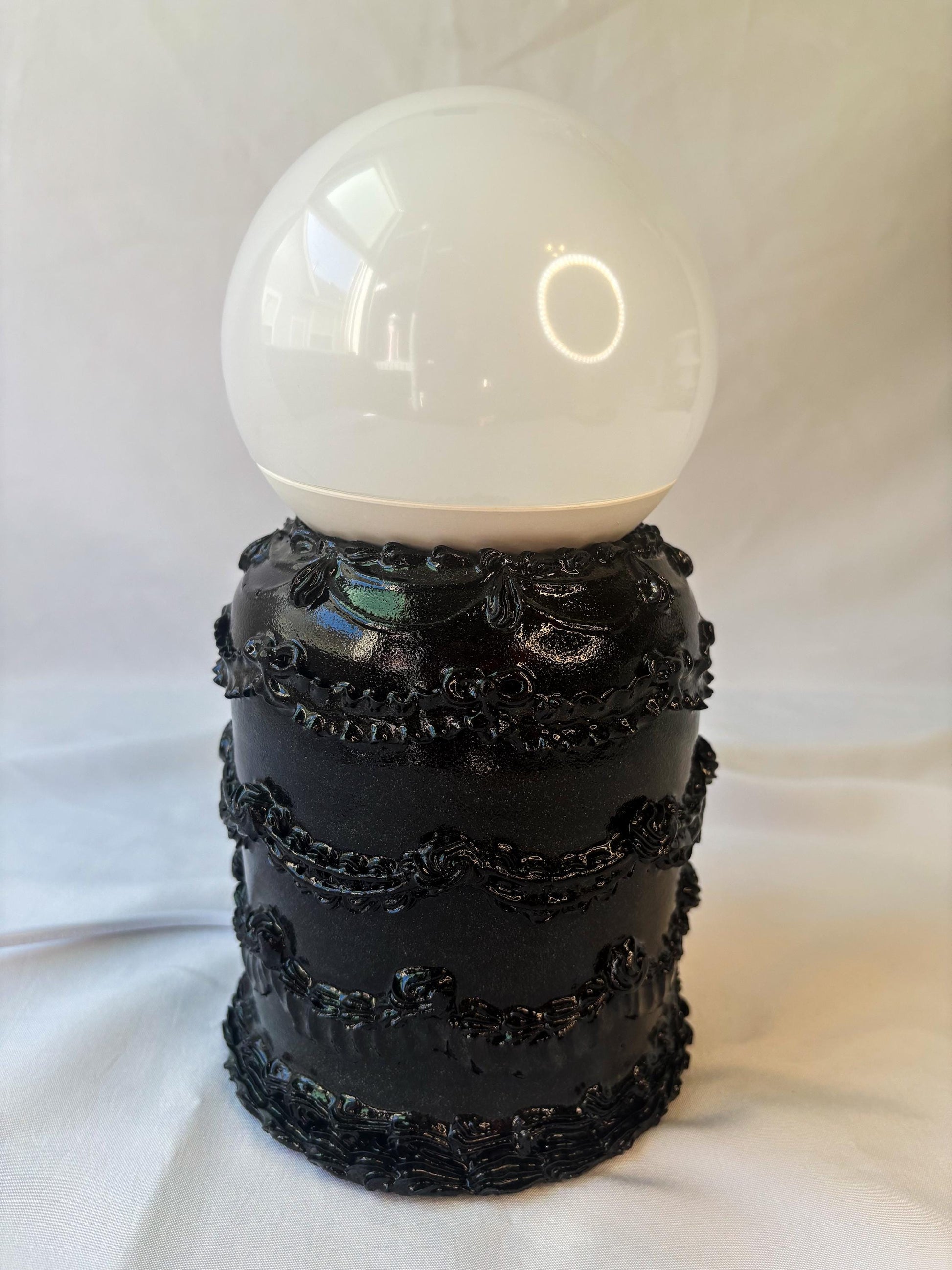 Black Ceramic Cake Table Lamp