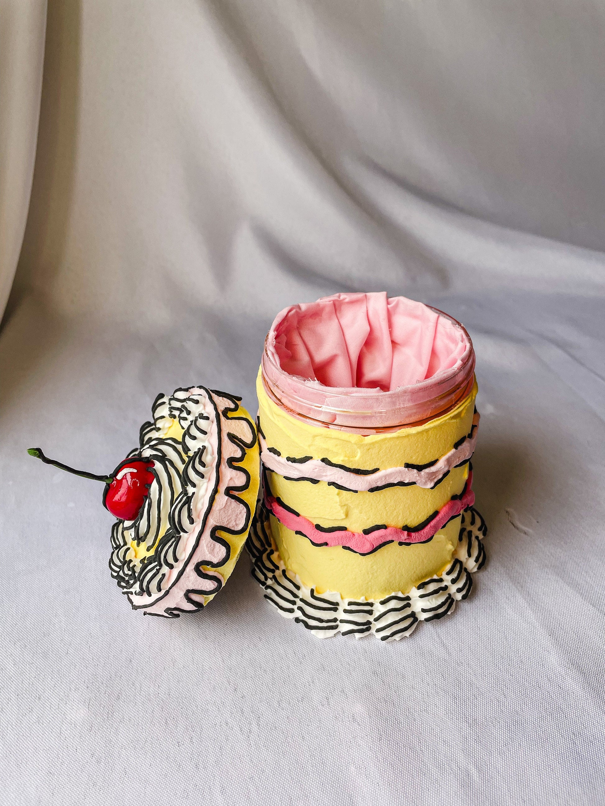 Cartoon Comic Fake Cake Box