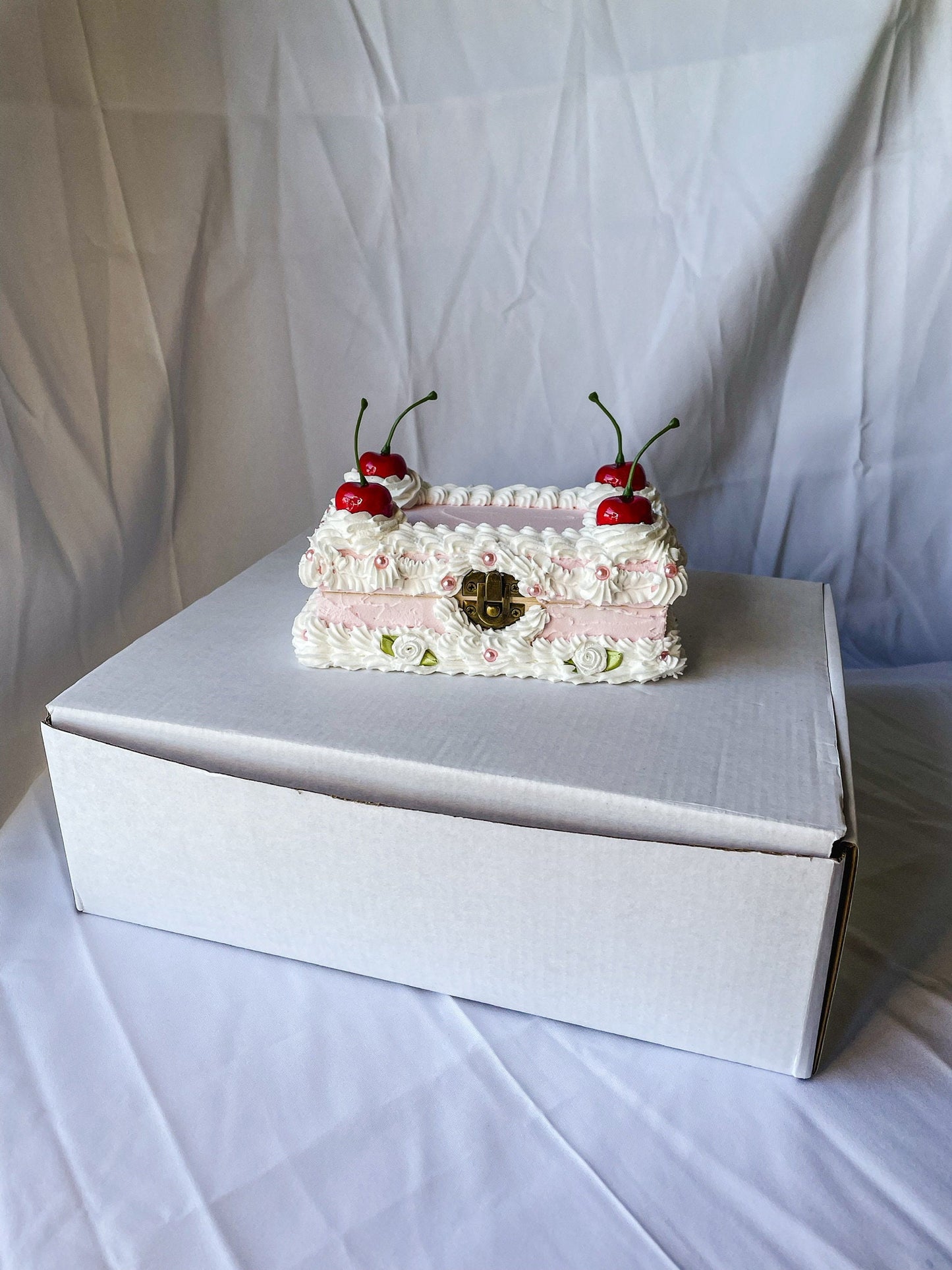 Customizable DIY Fake Cake Box Decorating Kit