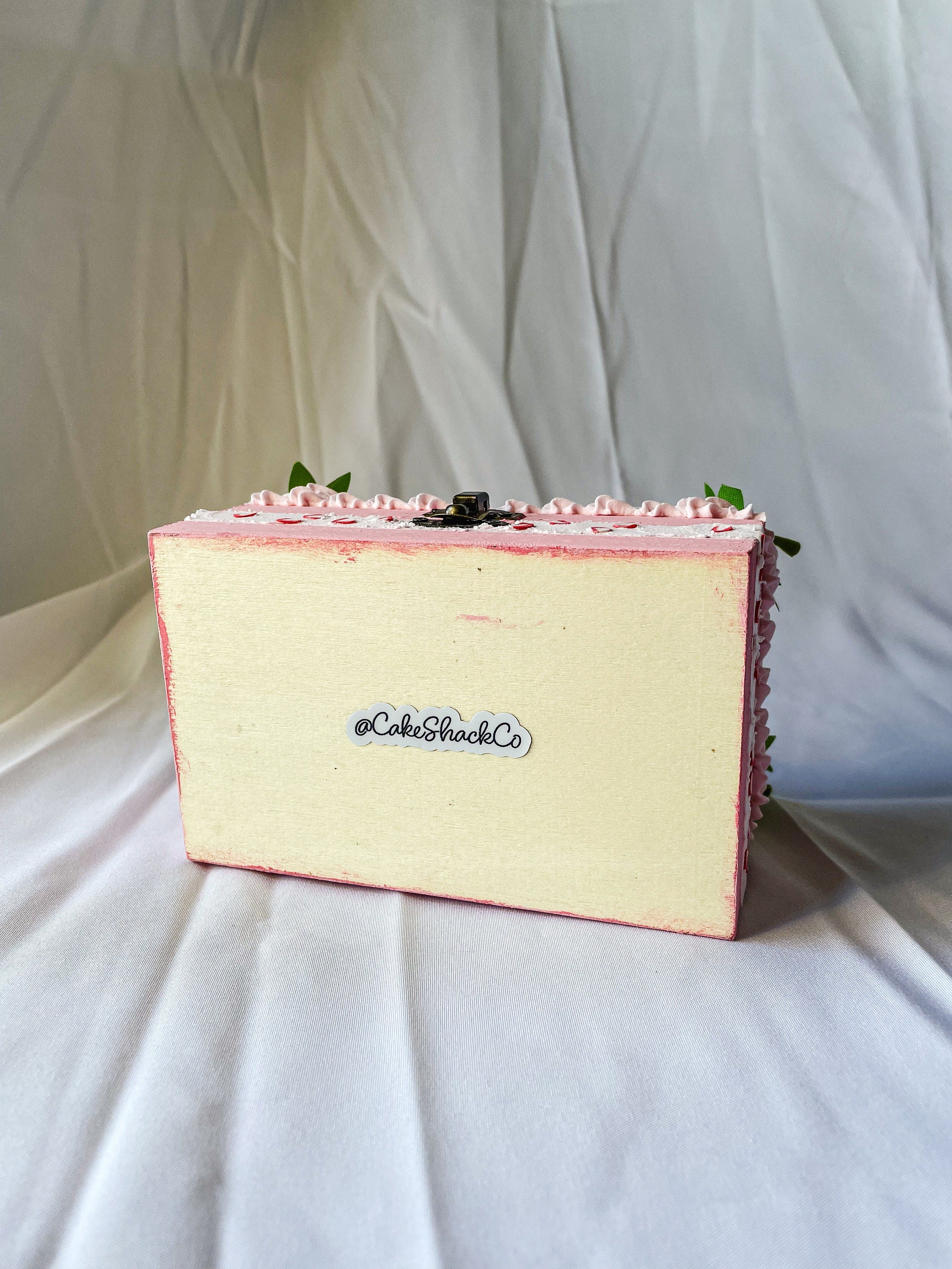 Fake Strawberry Cake Box – CakeShackCo