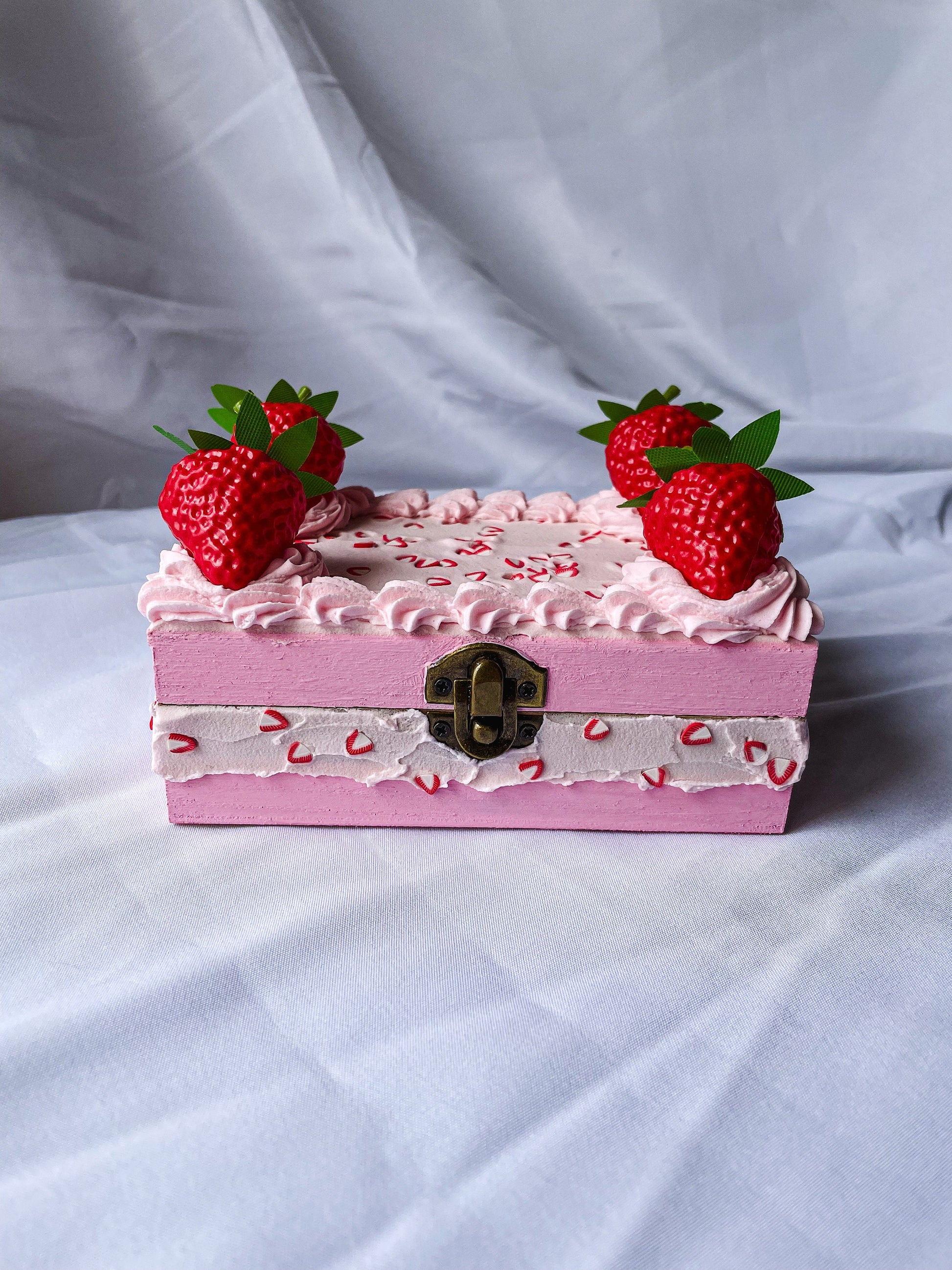 Fake Strawberry Cake Box