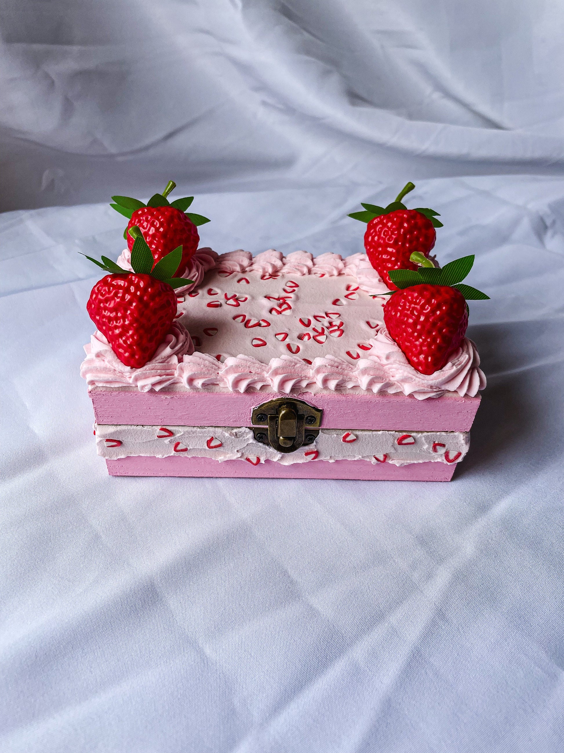 Fake Strawberry Cake Box
