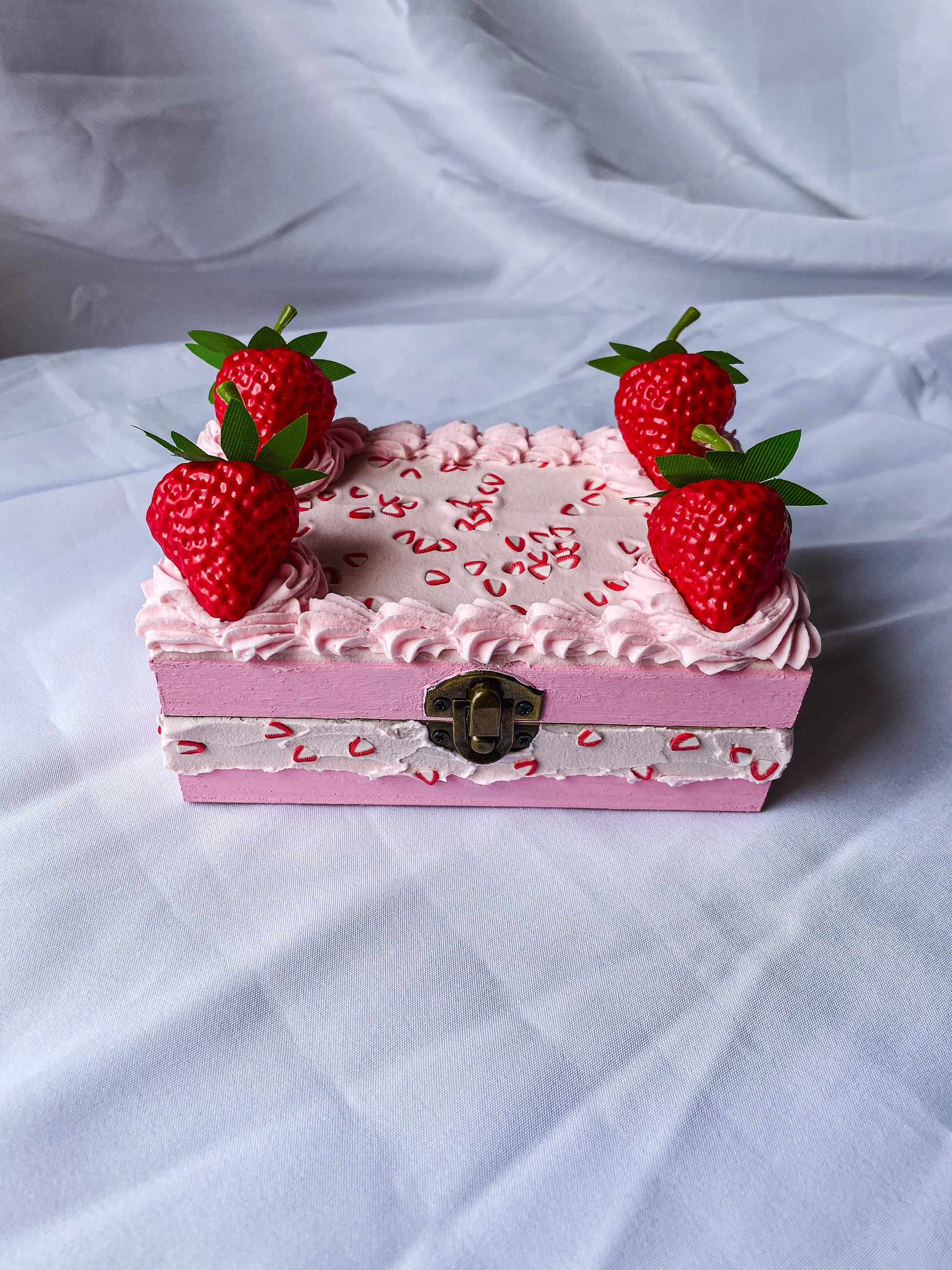 Fake Strawberry Cake Box