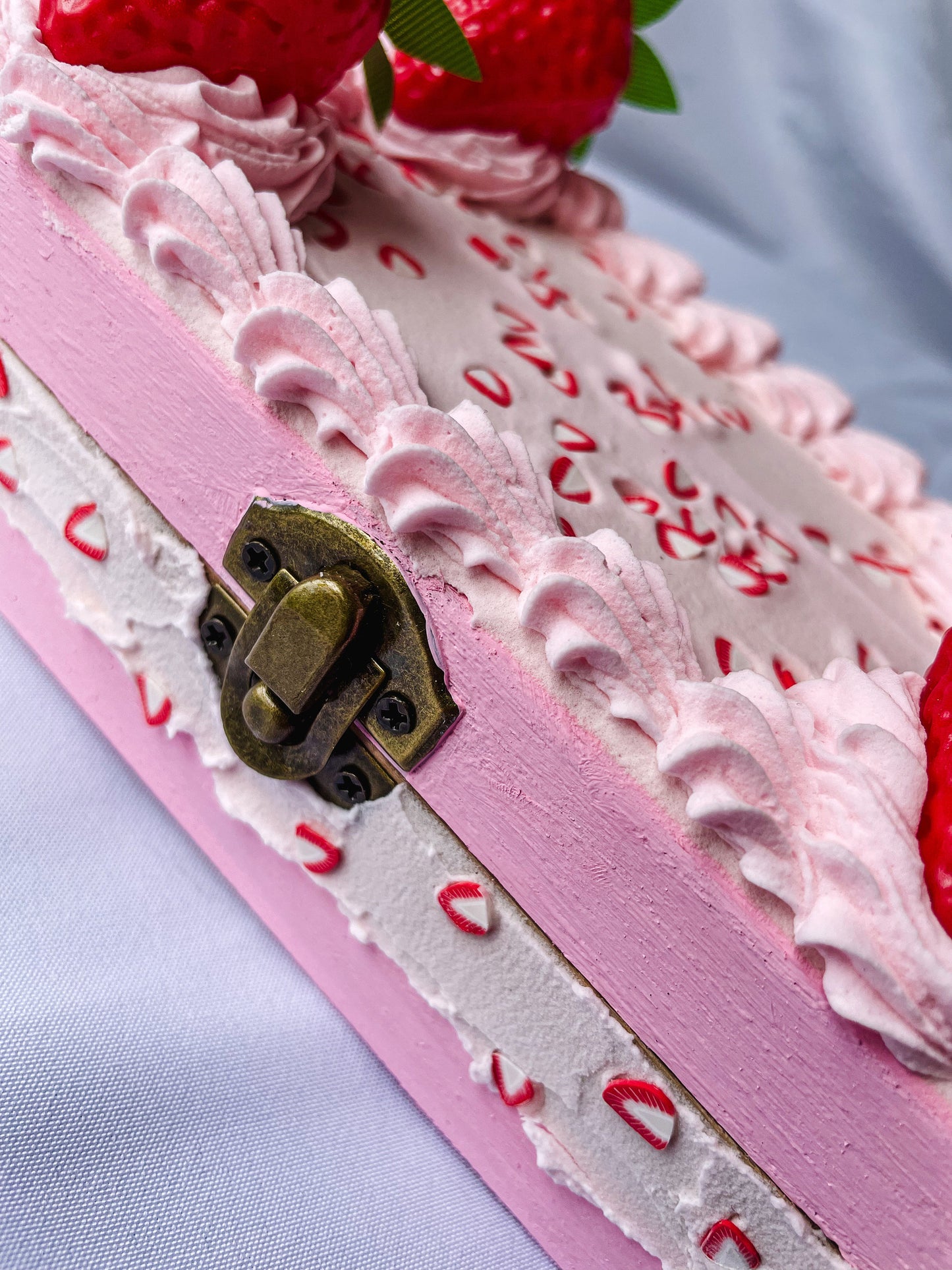 Fake Strawberry Cake Box