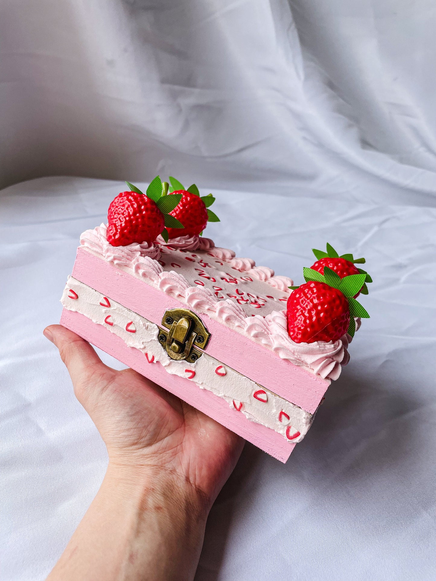 Fake Strawberry Cake Box