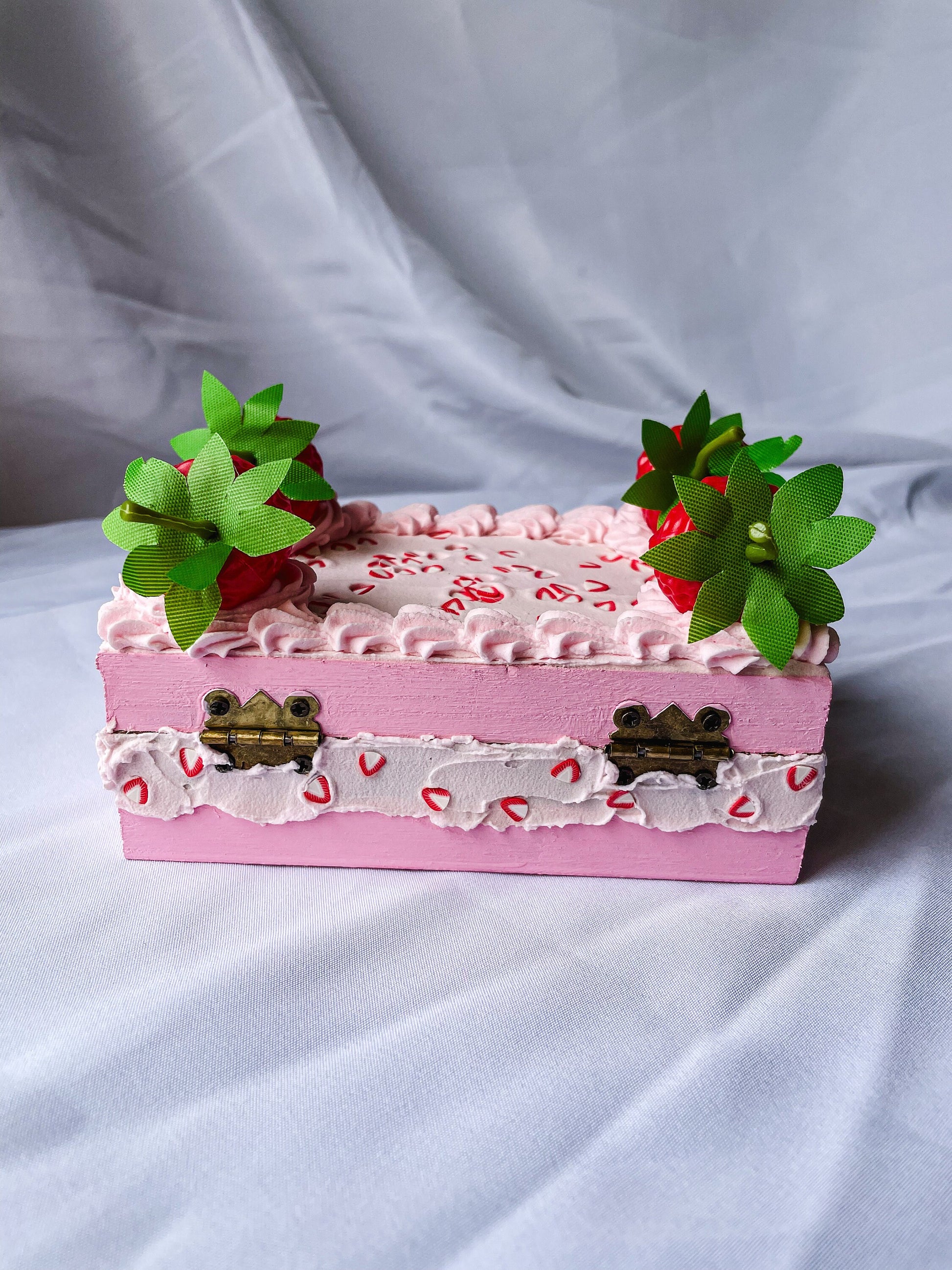 Fake Strawberry Cake Box