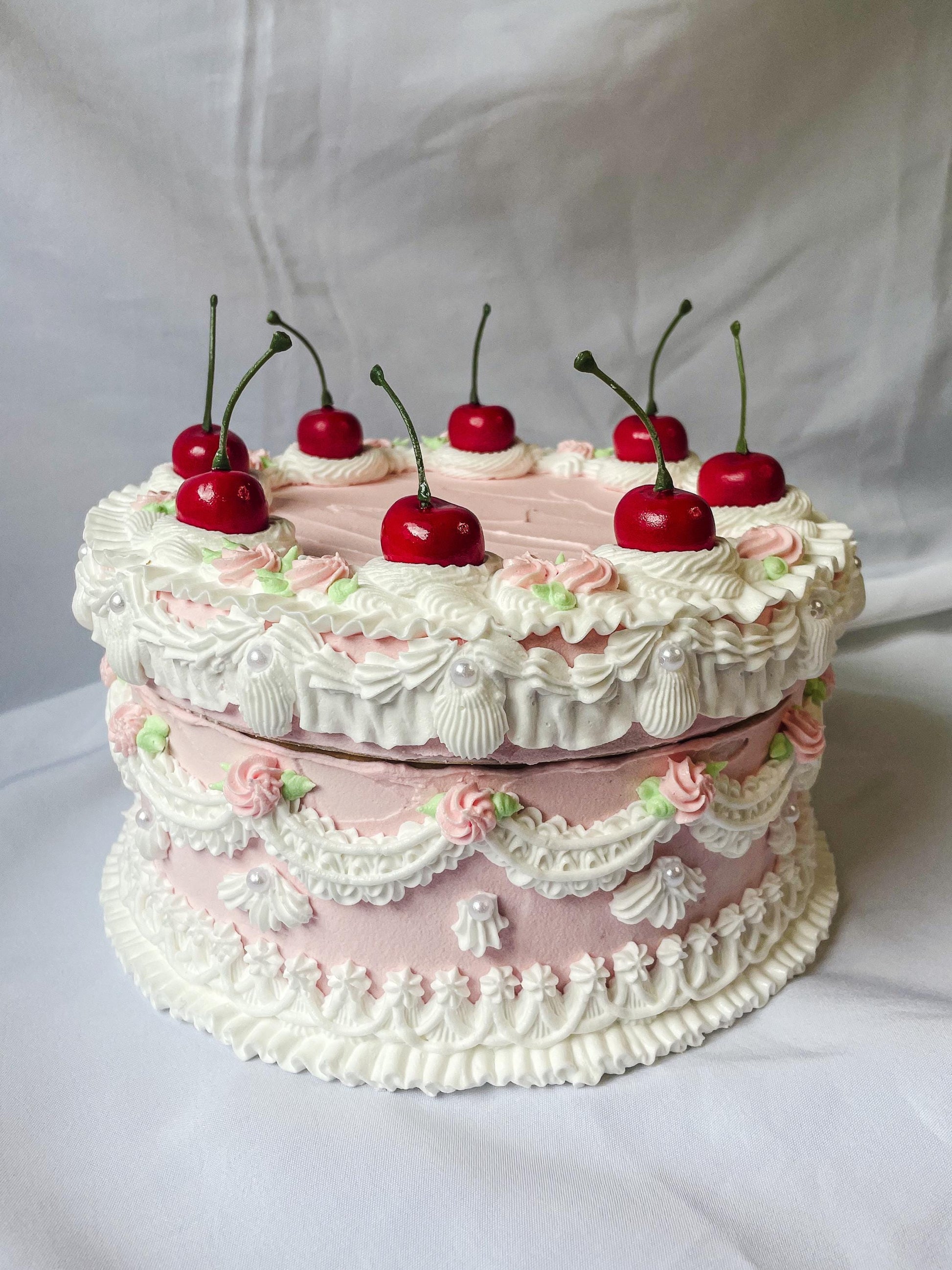 Lambeth Style Pink and White Fake Cake Box