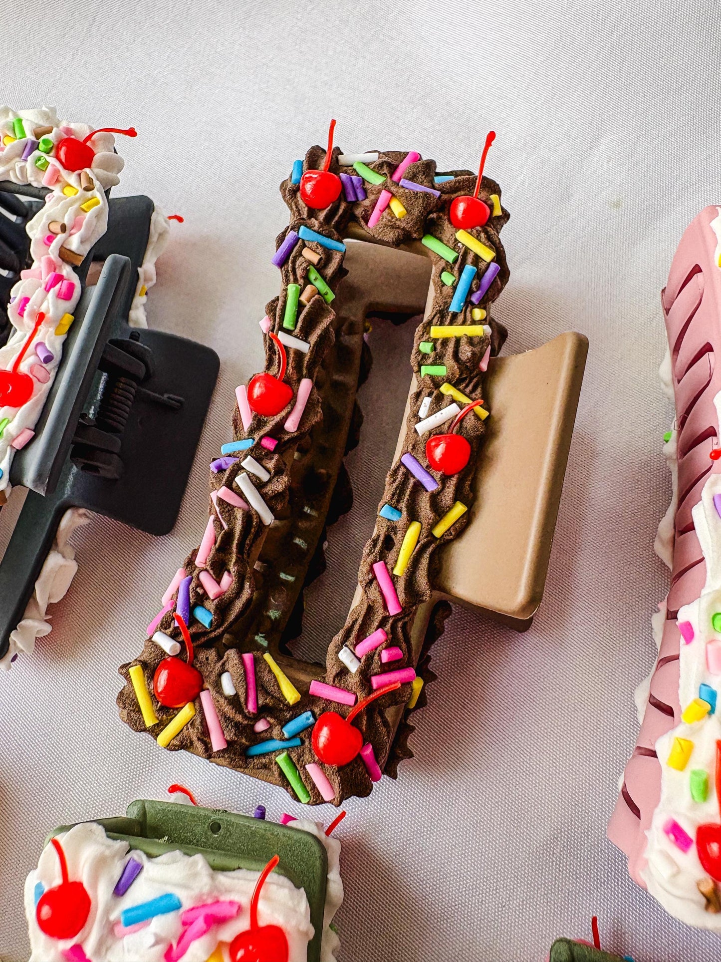 Fake Cake Hair Claws