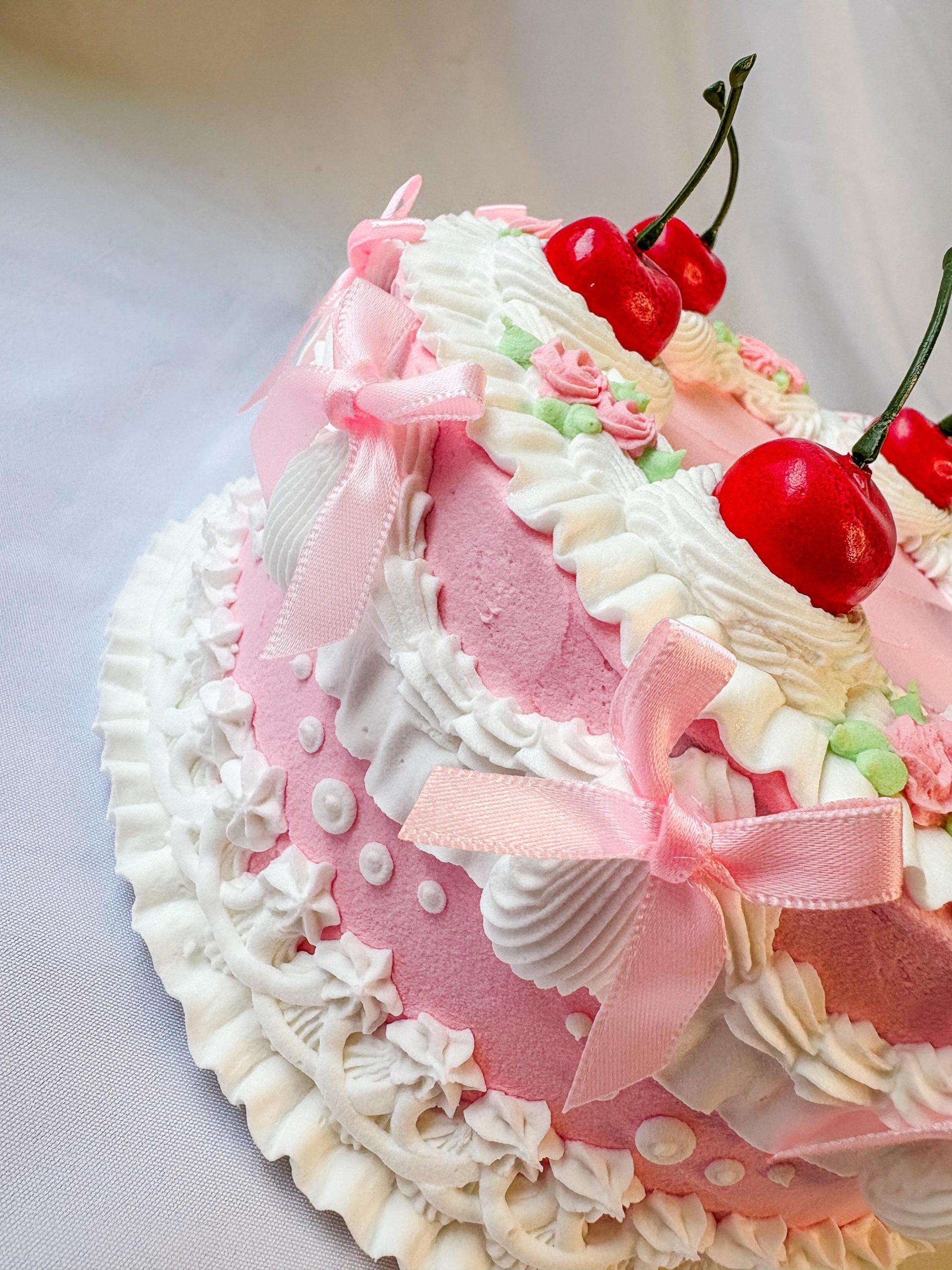 Lambeth Fake Cake Wall Hanging