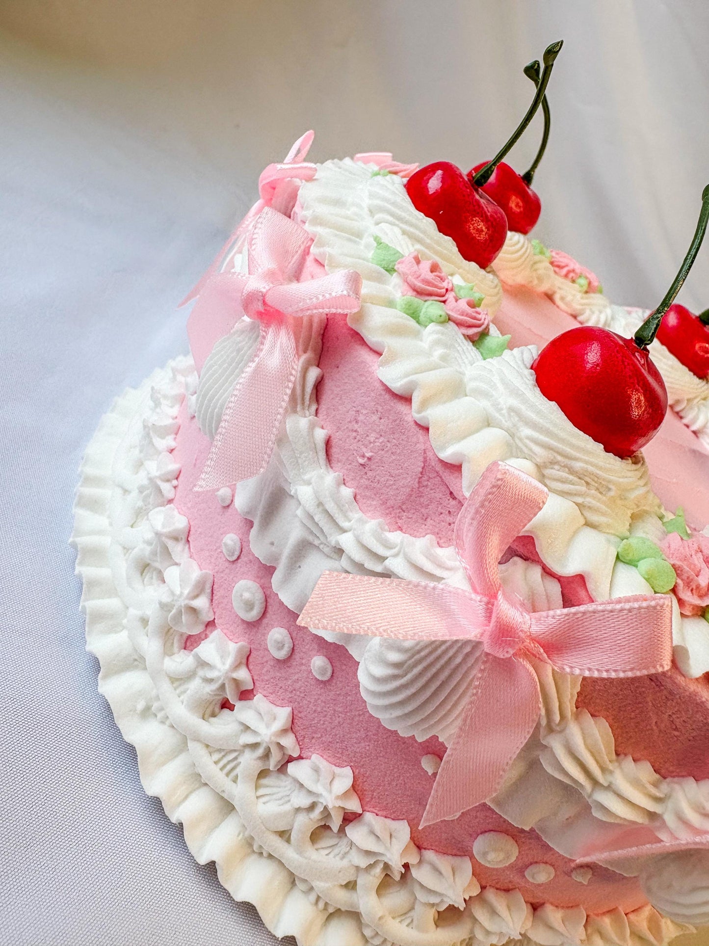Lambeth Fake Cake Wall Hanging