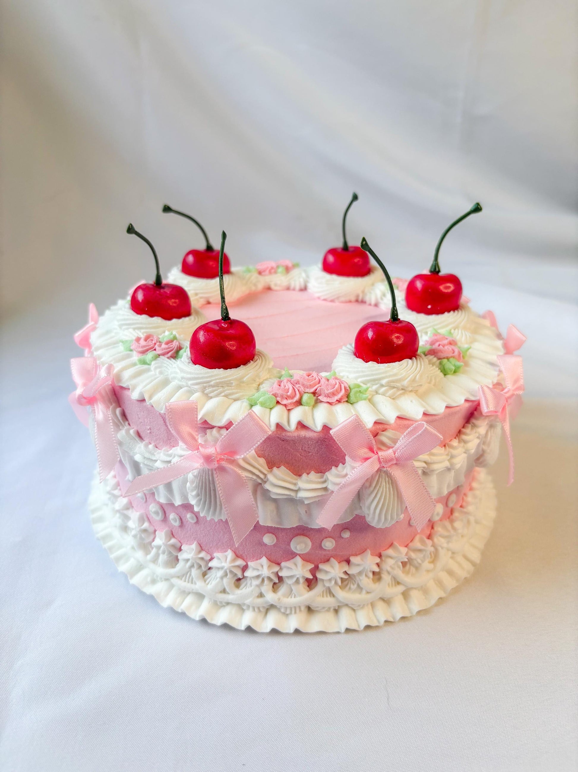 Lambeth Fake Cake Wall Hanging