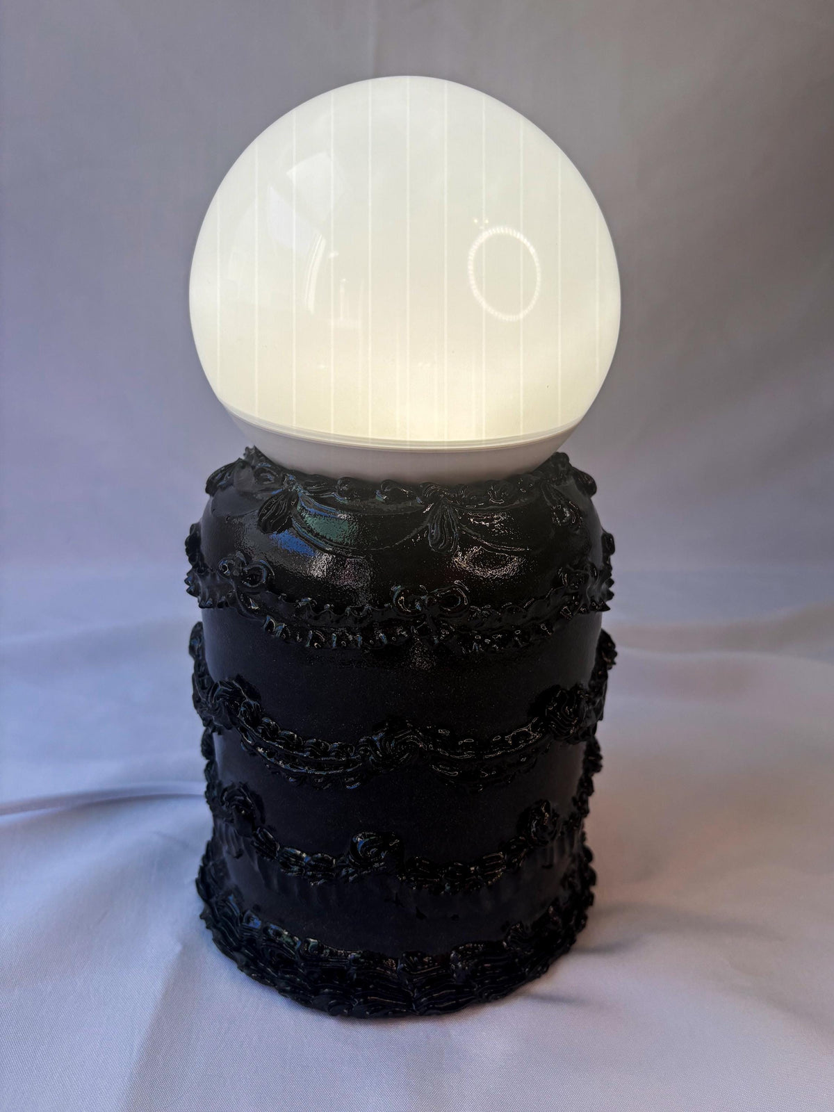 Black Ceramic Cake Table Lamp