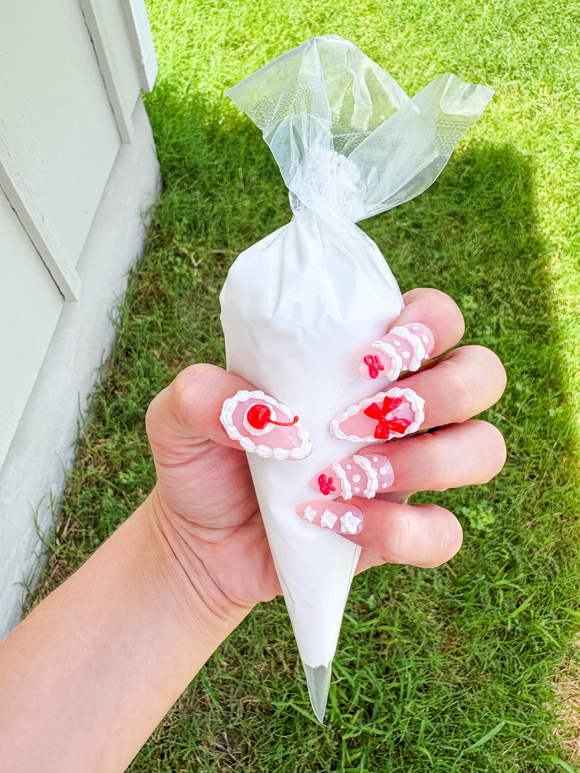 Cake Press-On Nails