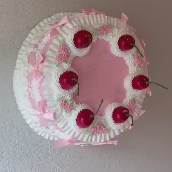 Lambeth Fake Cake Wall Hanging