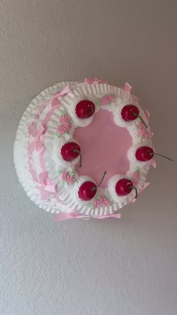 Lambeth Fake Cake Wall Hanging